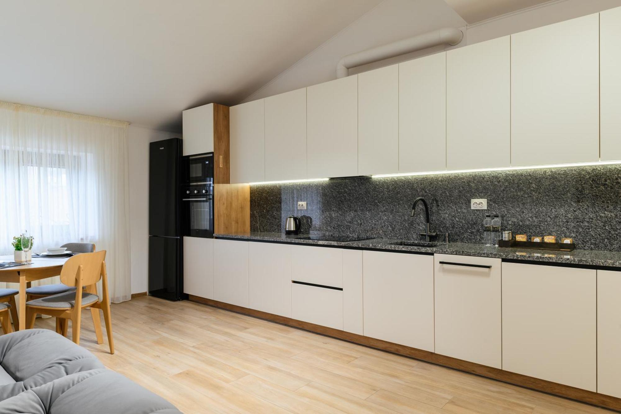 Luxury Apartments Uzhorod Exterior photo