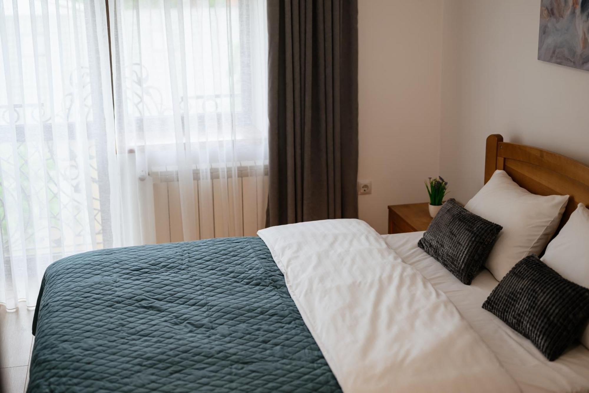 Luxury Apartments Uzhorod Exterior photo